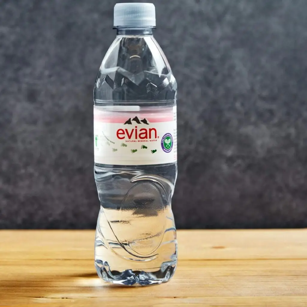 Bangcook – Eau, une boisson rafraîchissante pour accompagner vos plats thaïlandais et savourer chaque bouchée.