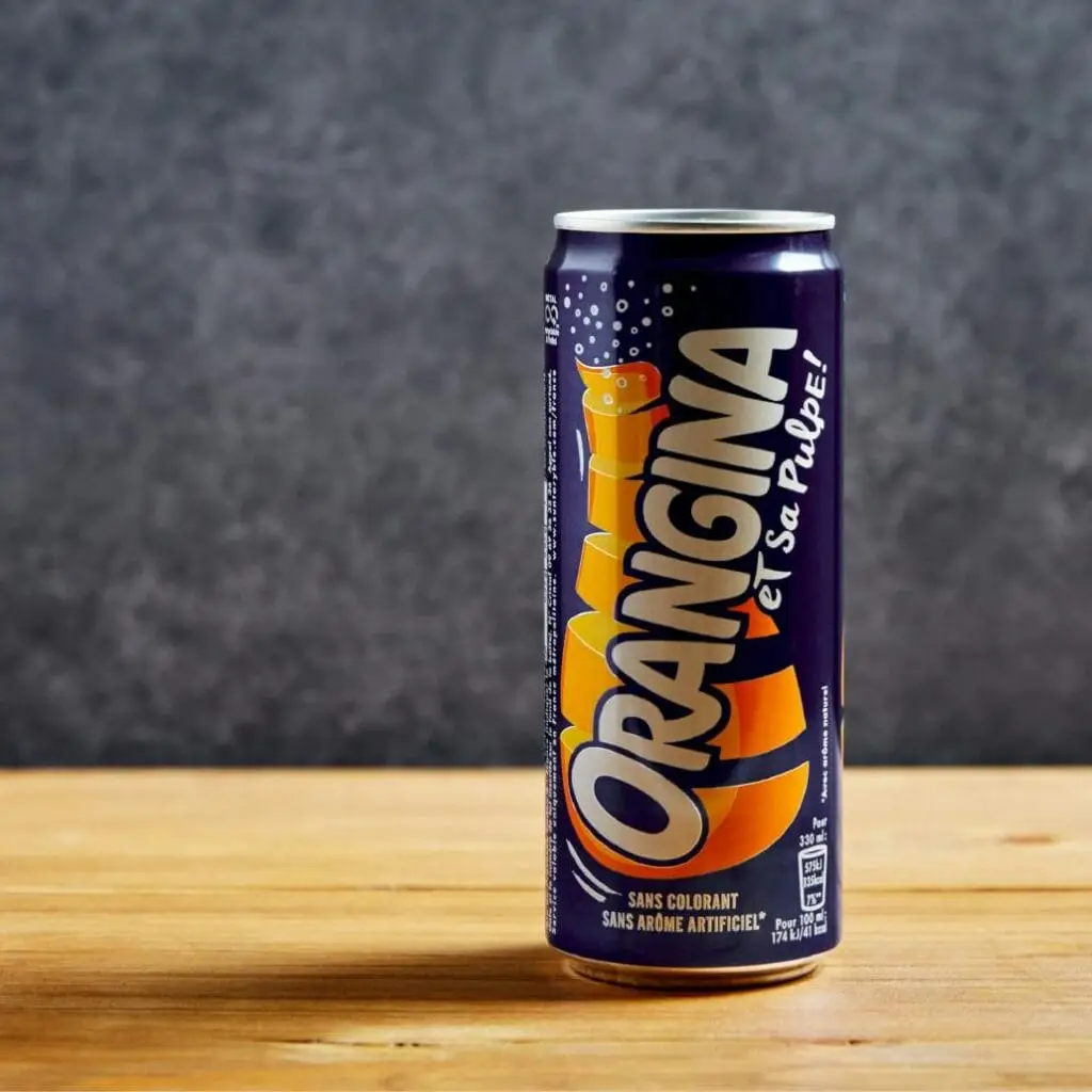 Bangcook – Orangina, une boisson pétillante et rafraîchissante aux agrumes, parfaite pour accompagner vos plats thaï.