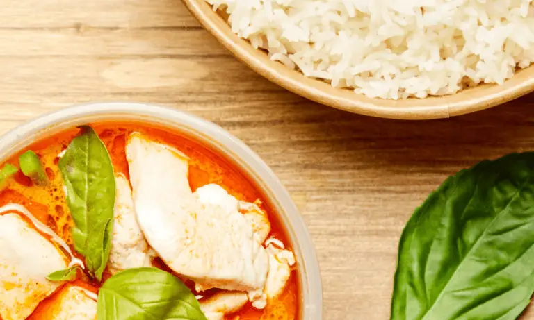 Bangcook – Curry Rouge Thaï, un curry épicé au lait de coco et piments rouges, équilibrant puissance et onctuosité