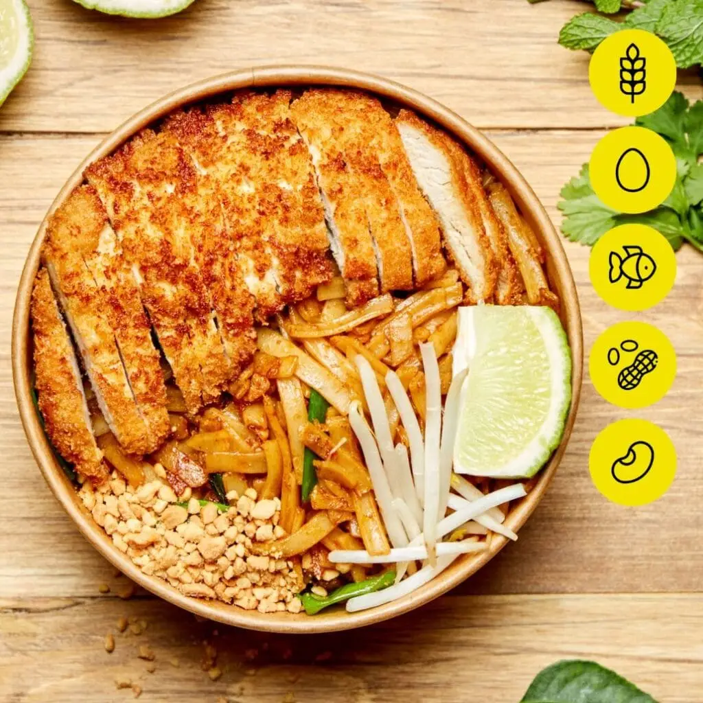 Bangcook Crousti Pad - Pad Thaï revisité avec poulet croustillant, nouilles sautées et sauce thaï savoureuse.