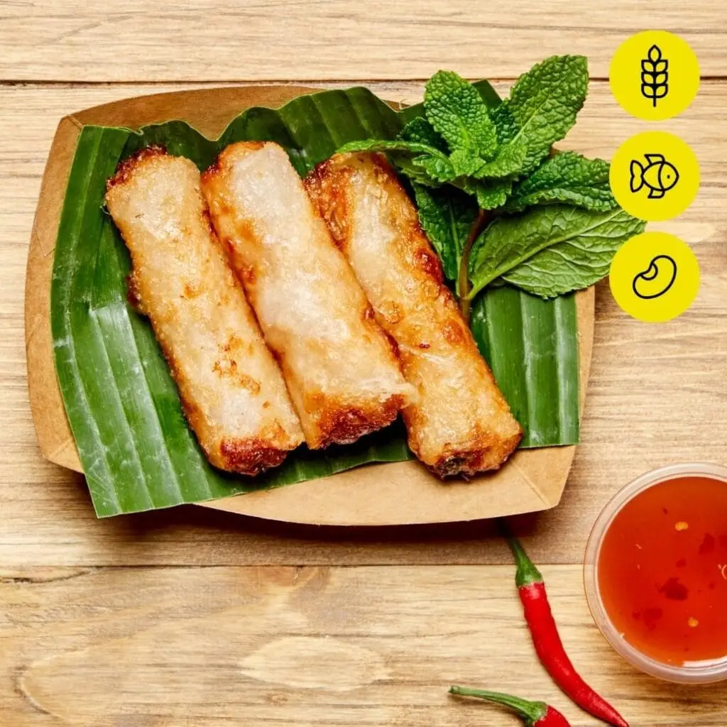 Bangcook – Nems Poulet, des rouleaux croustillants garnis de poulet et légumes, un snack thaï incontournable.