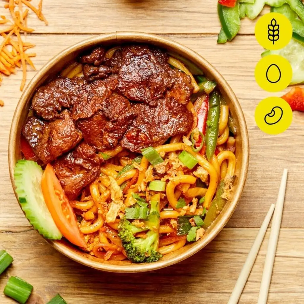 Bangcook Udon Bœuf - nouilles udon au wok, bœuf grillé et légumes croquants, cuisine thaï express.