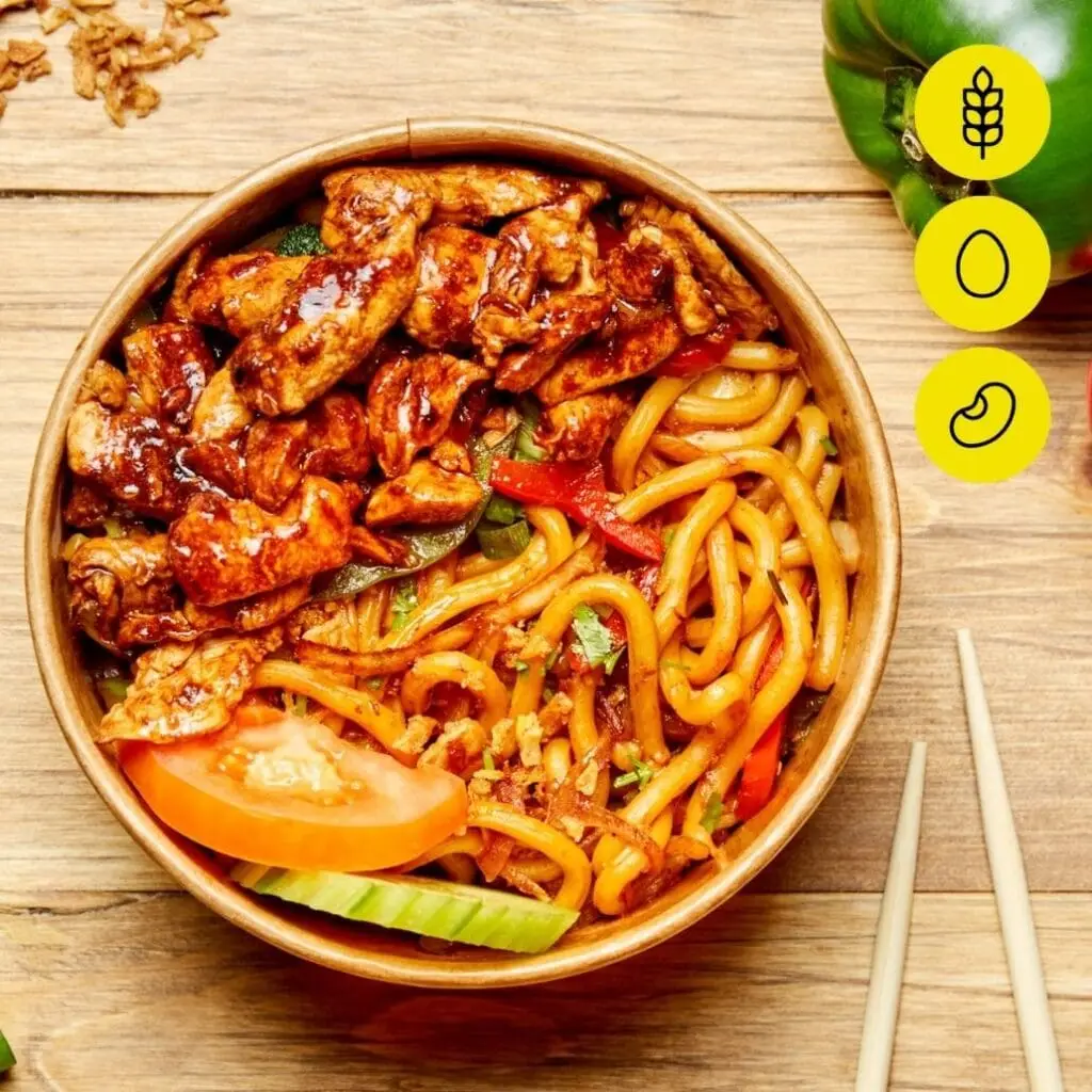 Bangcook Udon Poulet - wok de nouilles udon, poulet grillé, cuisine thaï rapide et savoureuse.