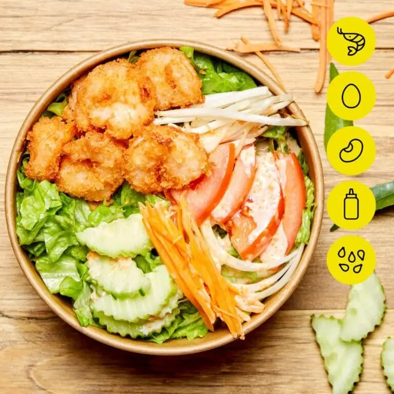 Bangcook – Salade Thaï Crevettes, un plat thaïlandais léger et savoureux avec crevettes panées, légumes croquants et sauce relevée.