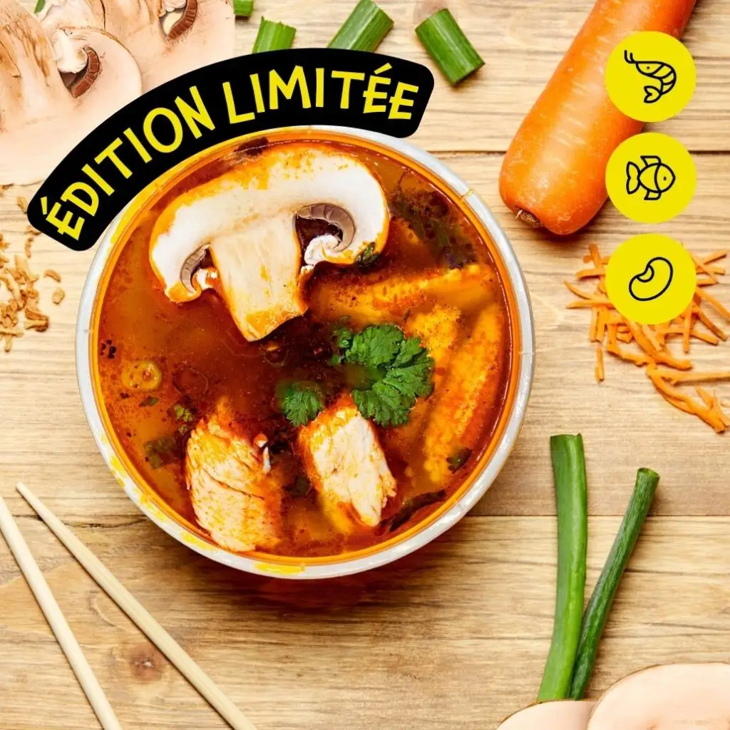 Bangcook – Soupe Citronnelle Poulet, un bouillon thaï épicé et parfumé à la citronnelle, garni de poulet et légumes frais.