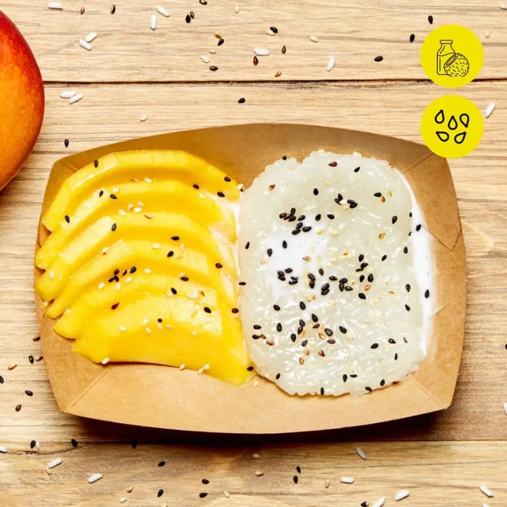 Bangcook – Riz Gluant Thaï à la Mangue, un dessert thaïlandais savoureux avec riz gluant, lait de coco et mangue fraîche.