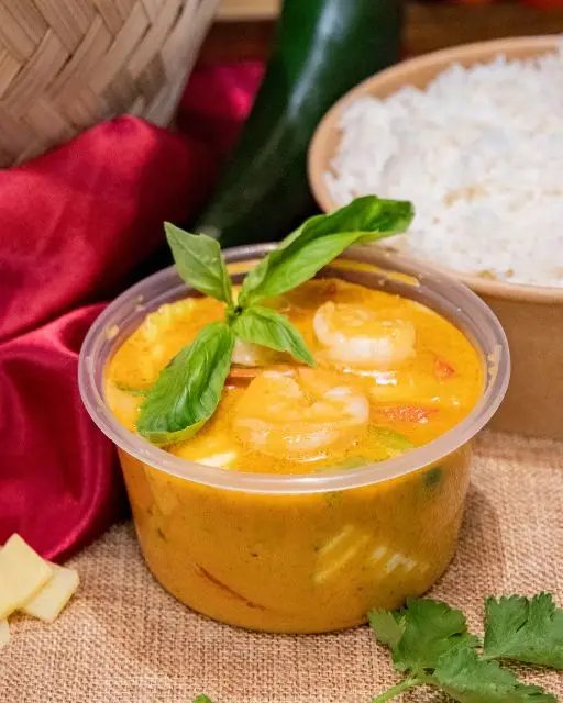 Bangcook – Curry Rouge Thaï, un curry épicé et onctueux au lait de coco, relevé aux piments rouges et épices thaïlandaises.