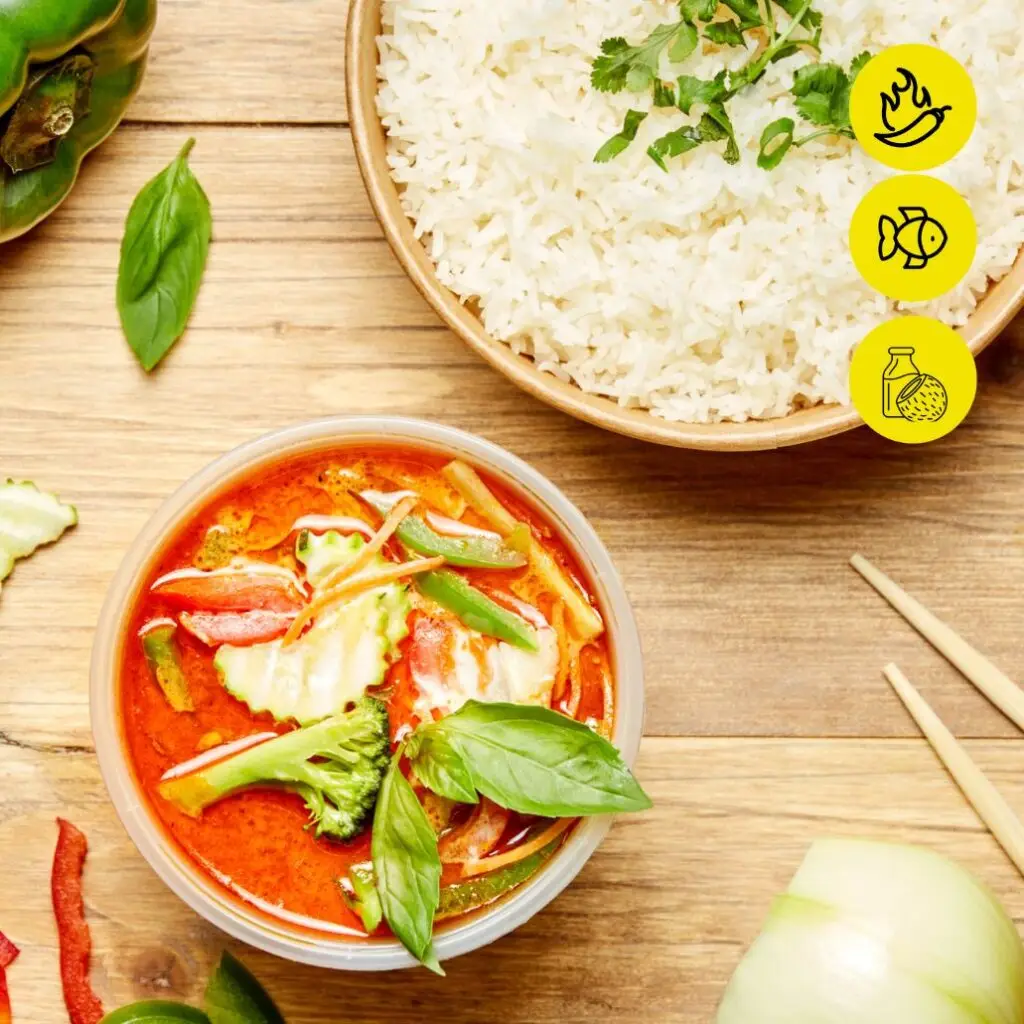 Bangcook – Curry Rouge Légumes, une street food thaï avec légumes sautés, lait de coco, curry rouge épicé et riz thaï.