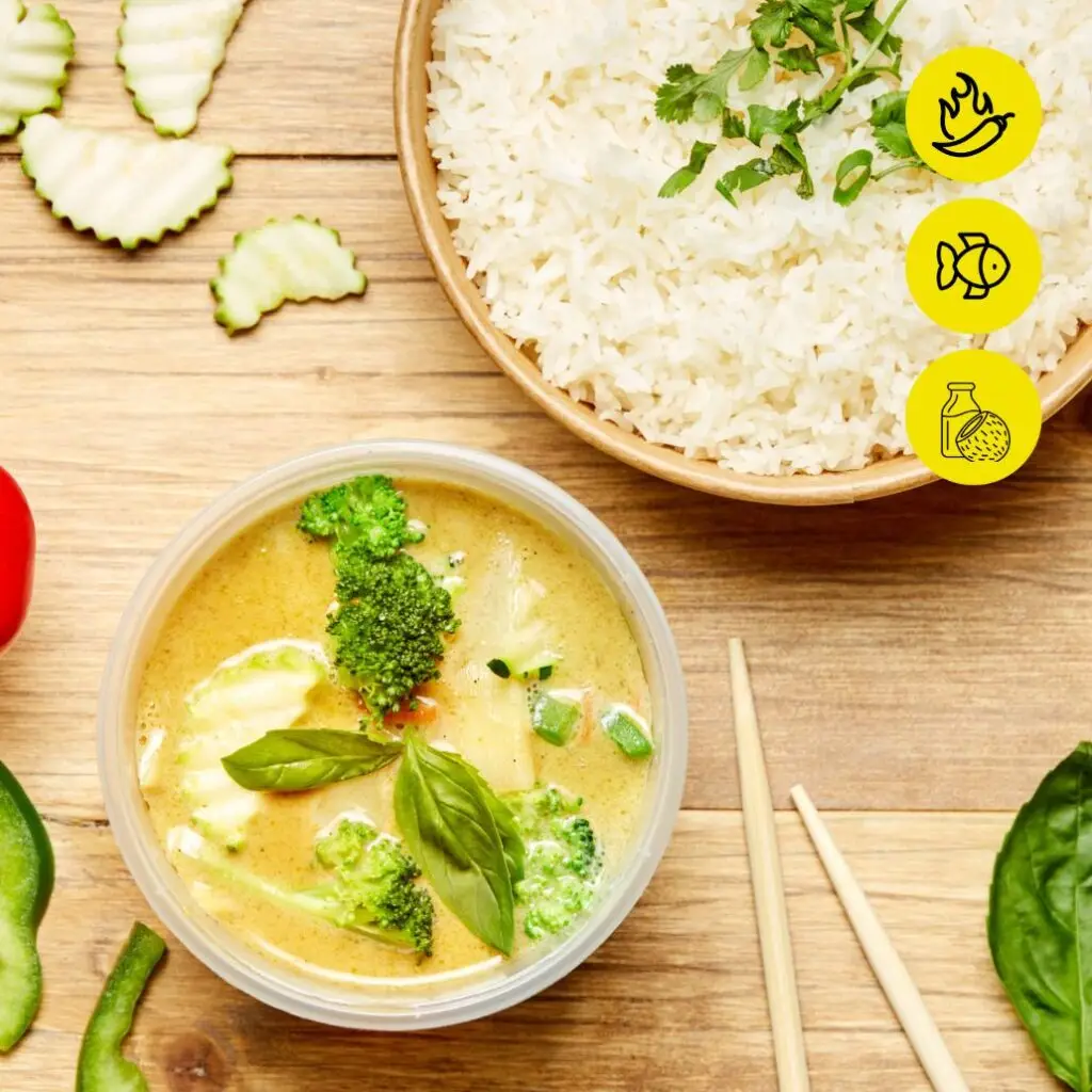 Bangcook – Curry Vert Légumes, une street food thaï avec légumes sautés, lait de coco, curry vert épicé et riz thaï.