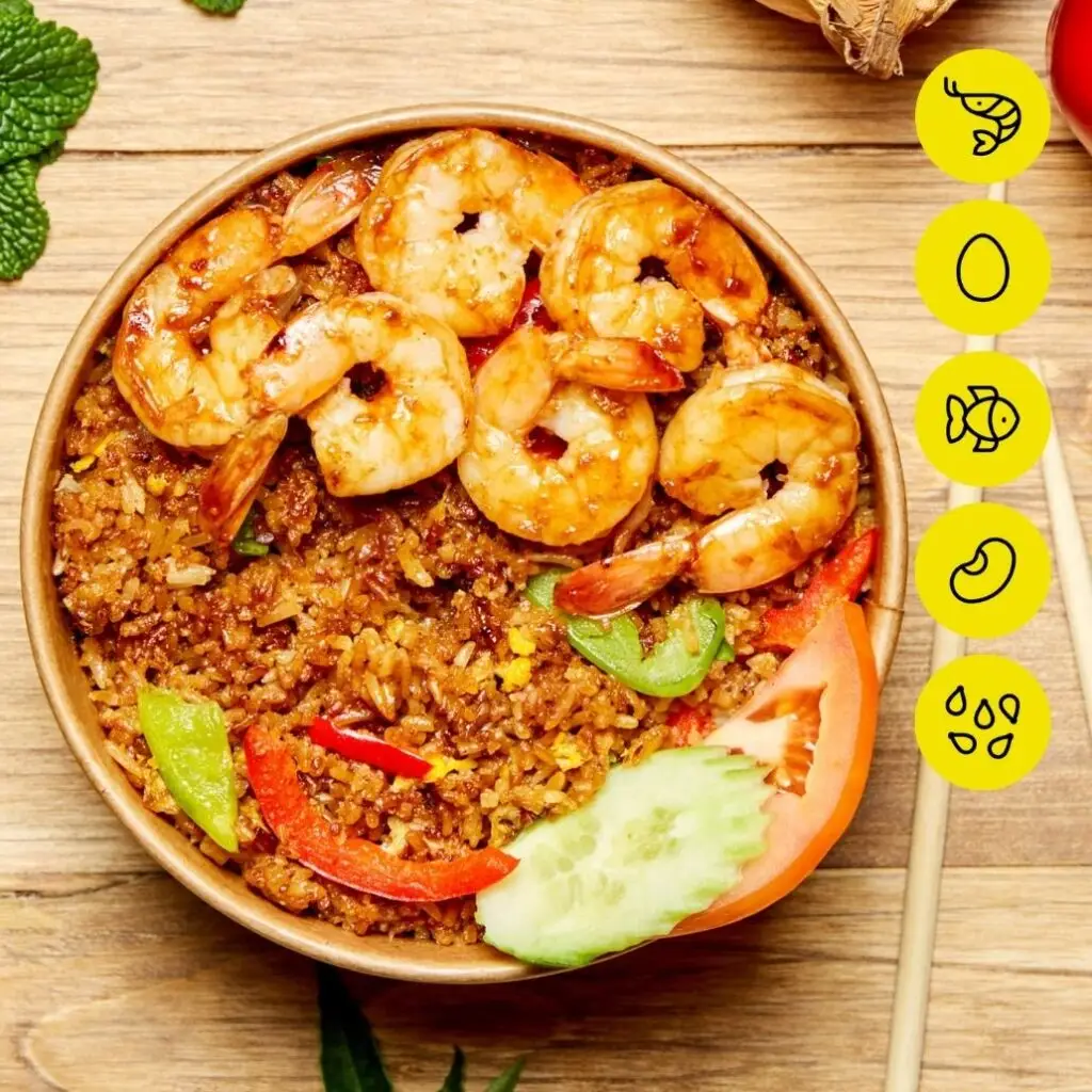 Bangcook Khao Prat Crevettes - riz thaïlandais sauté avec crevettes et légumes croquants, un incontournable du fast food thaï.