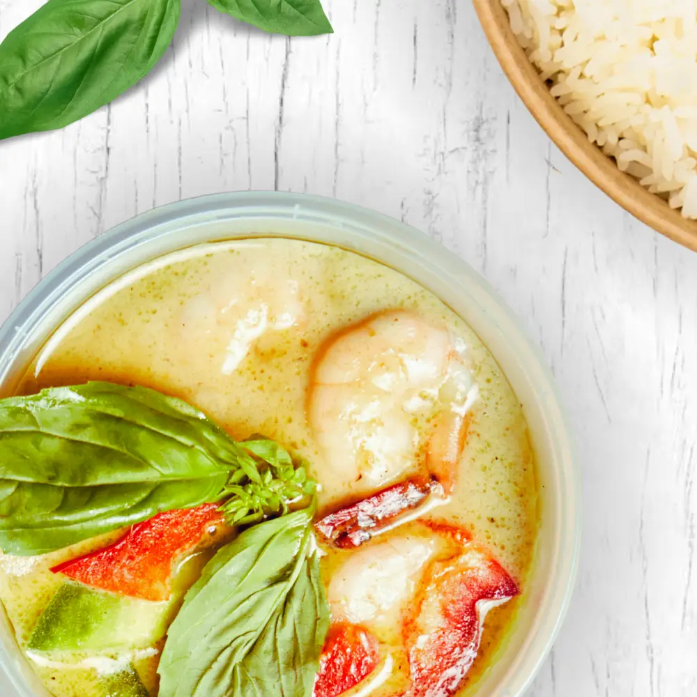 Curry vert thaï BANGCOOK : lait de coco velouté, légumes croquants, poulet, bœuf ou crevettes, parfumé aux herbes thaïes