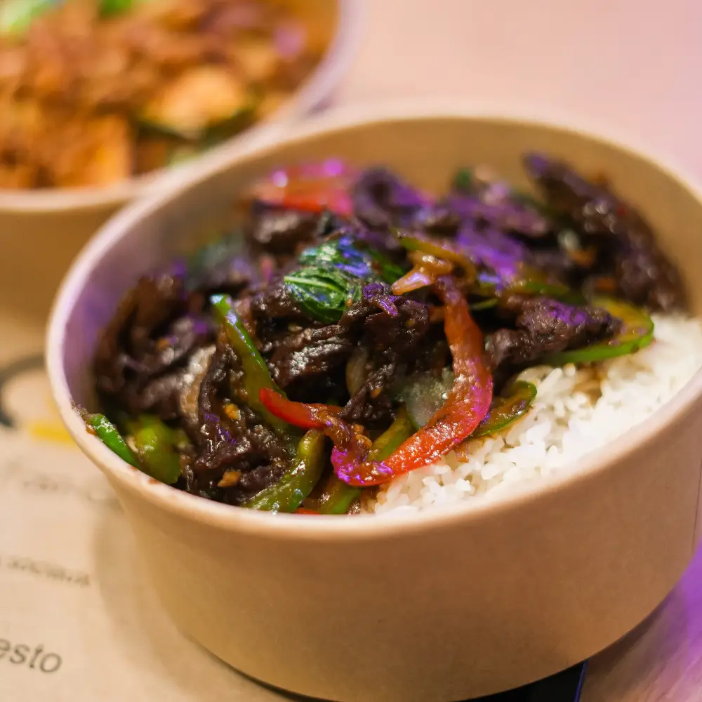 boeuf sauté au basilic thai avec riz blanc bangcook fast good thai