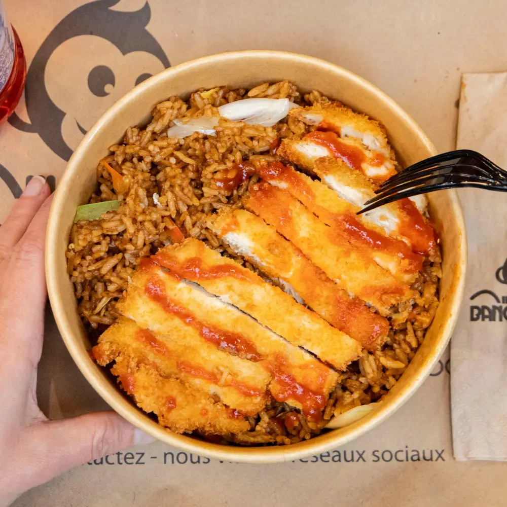 khao prat riz sauté thai au poulet croustillant