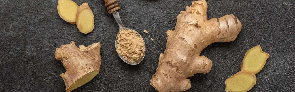 gingembre frais ou en poudre ingrédient clé cuisine asiatique et thai