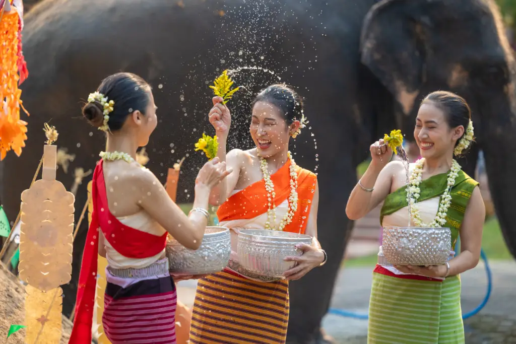 Songkran festival Thaïlande traditions