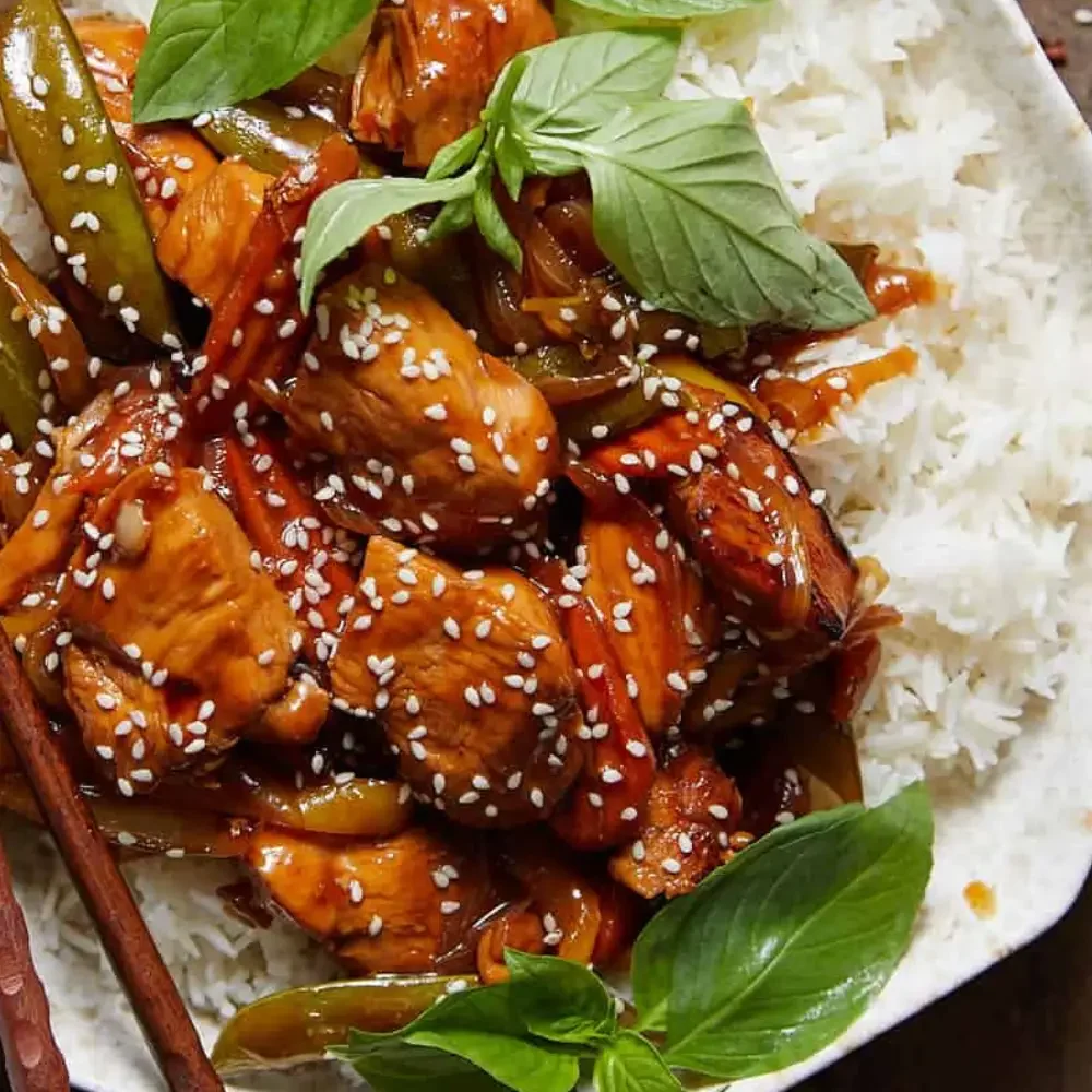 sauté-poulet-thai-avec-riz-blanc sauté de poulet thai